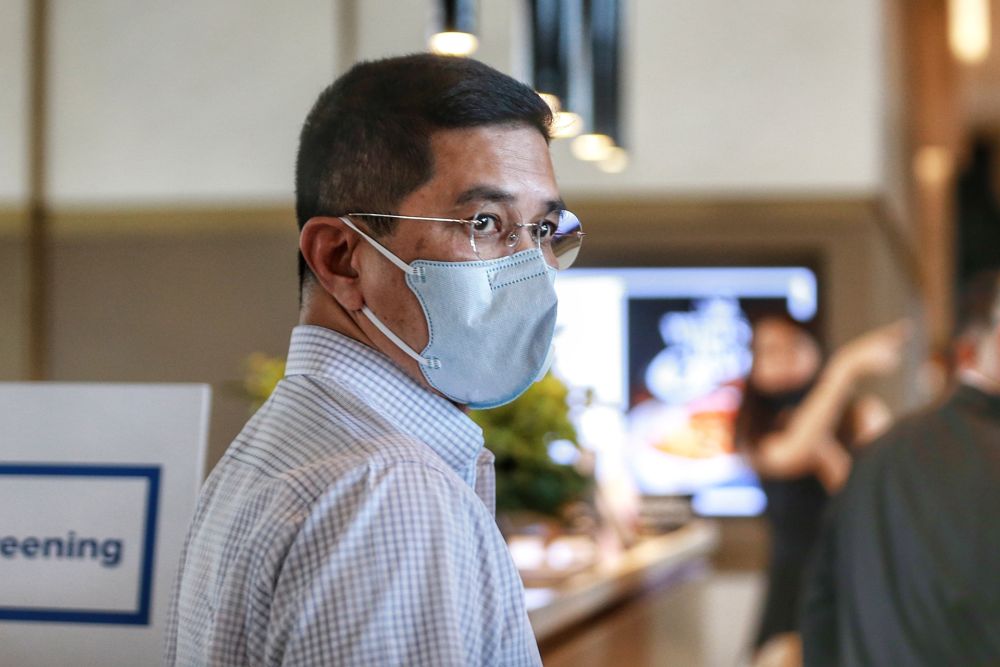 Pengundi Gombak menuntut Azmin Ali atas peranan ‘Sheraton Move’