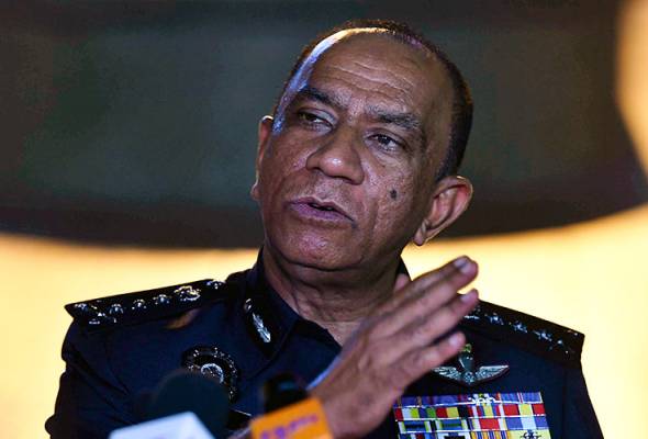 Polis menahan pemandu Proton Wira viral