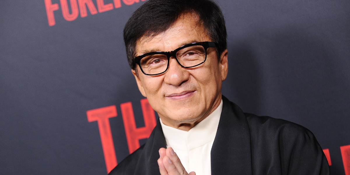 Bintang HK Jackie Chan menarik mendapat jutaan ‘suka’ dalam penyertaan sulungnya ke ‘strim langsung’