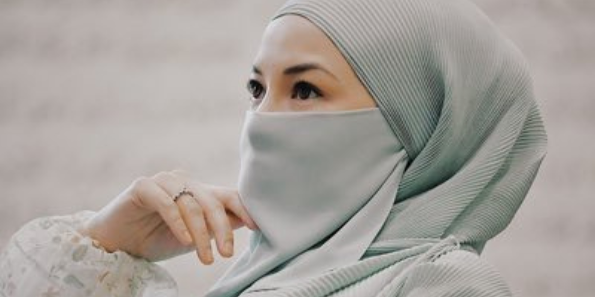 Kuku kelihatan lebam: Neelofa minta pakar bercakap mengenai produk inainya berikutan aduan pengguna