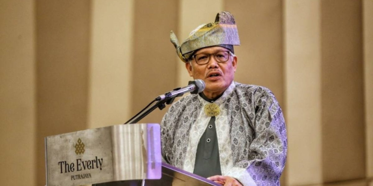 Hamzah membidas puak ‘angkuh’ Umno yang menggesa pengundian mengejut, memberi amaran bahawa Perikatan mungkin ‘mengambil alih’ kawalan negara