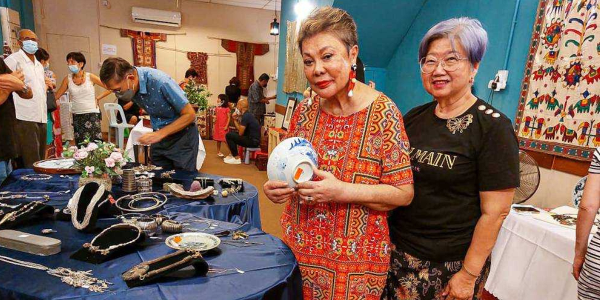Sosialit Ipoh menderma koleksi antik 50 tahun bernilai RM40,000 kepada NGO untuk meningkatkan kehidupan wanita dan kanak-kanak