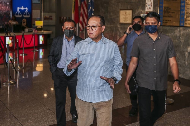 Rasa ingin tahu, kekeliruan berlaku selepas mesyuarat tergempar Umno mengenai masa depan parti, keputusan masih tidak diketahui