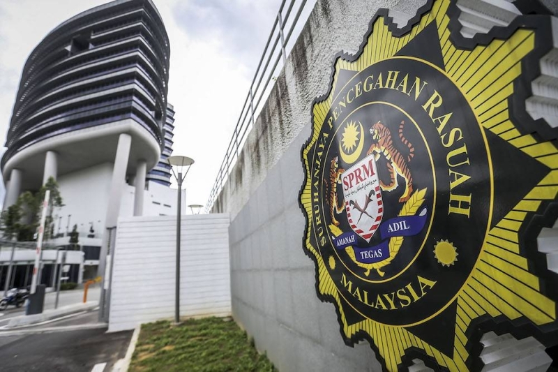 Mengapa tiada sesiapa pun didakwa secara langsung dalam skandal LCS apabila pihak berkuasa menyedari penyelewengan sejak dua tahun lalu? Kit Siang bertanya kepada SPRM