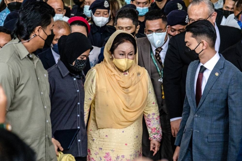 Rosmah dihukum 10 tahun, denda maksimum RM970 juta dalam kes rasuah tenaga solar (VIDEO)