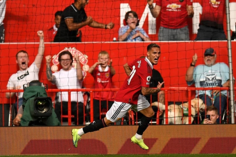 Antony menjaringkan gol pada penampilan sulung ketika Man United menamatkan permulaan sempurna Arsenal