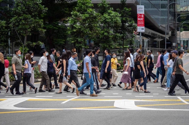 Parlimen Singapura membahaskan bagaimana kerajaan akan memastikan pekerja republik itu mendapat manfaat daripada pas kerja baharu untuk bakat asing terkemuka