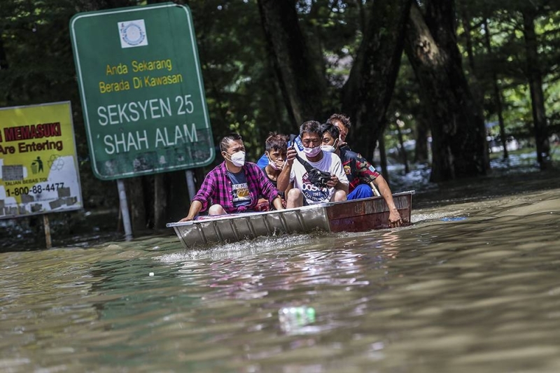 Pembayar cukai mungkin mengeluarkan tambahan RM1b hanya untuk mengadakan PRU15 semasa musim banjir akhir tahun, kata bekas ketua SPR