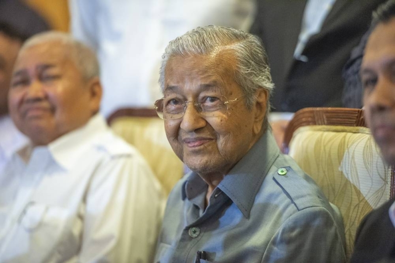 Bekas pembantu Anwar mencabar Dr Mahathir untuk kerusi Langkawi