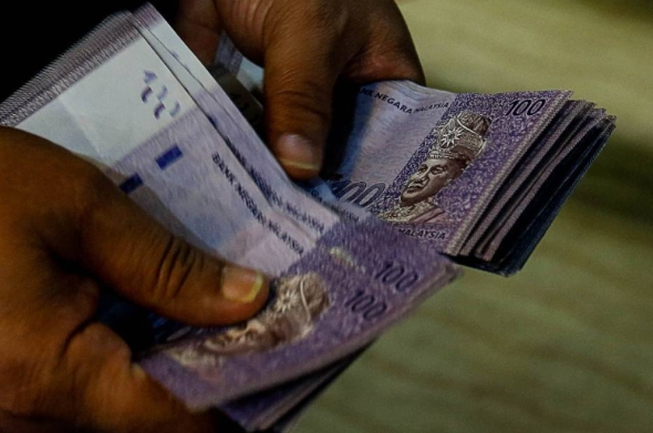 Ringgit Dibuka Lebih Tinggi Berbanding Dolar AS