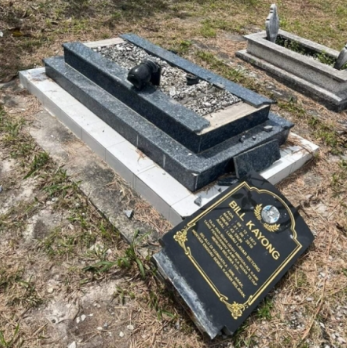 Batu Nisan Bill Kayong di Miri Dirosakkan