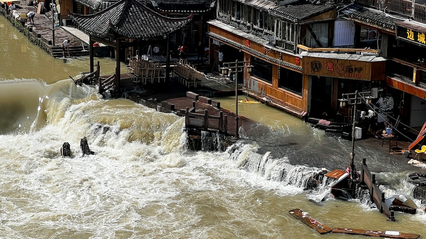 Banjir Kilat di Utara China: Enam Orang Meninggal Dunia, Empat Hilang