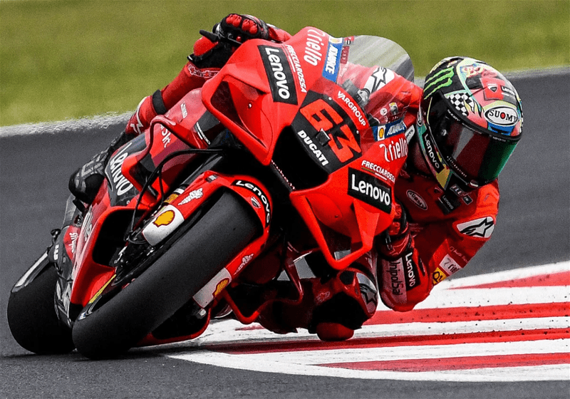 Pecco Bagnaia Merampas Posisi Pertama di MotoGP PETRONAS Malaysia