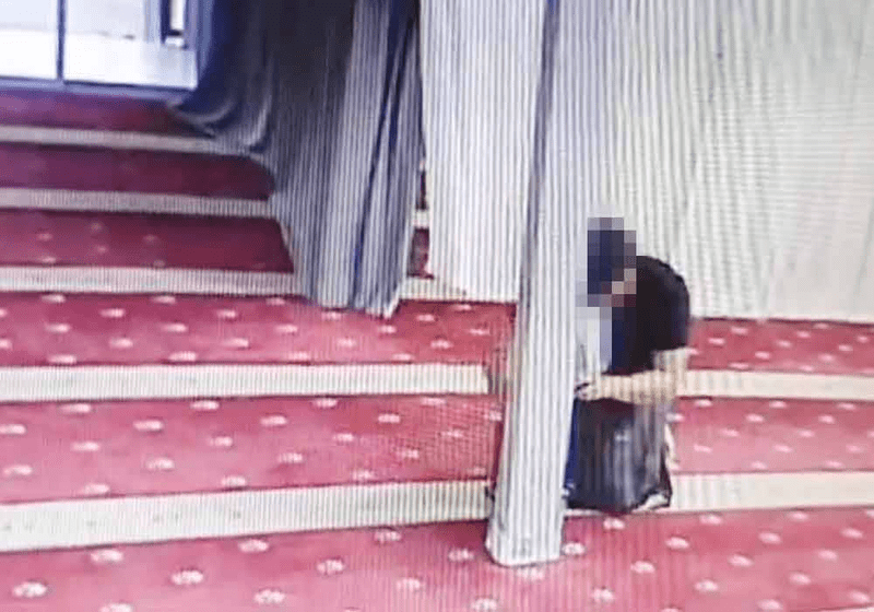 Seorang Lelaki Diburu Pihak Polis kerana Mencuri Duit Tabung Surau