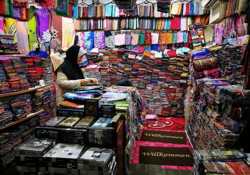 Penguatkuasaan Penutupan Premis pada Hari Jumaat di Kuala Terengganu Hanya untuk Orang Islam