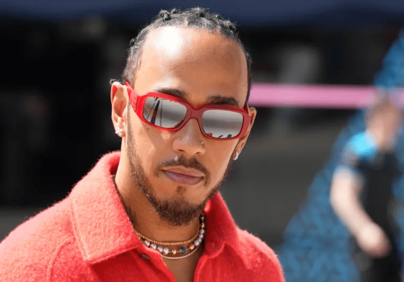 Juara Tujuh Kali F1, Lewis Hamilton Meninggalkan Mercedes untuk Ferrari