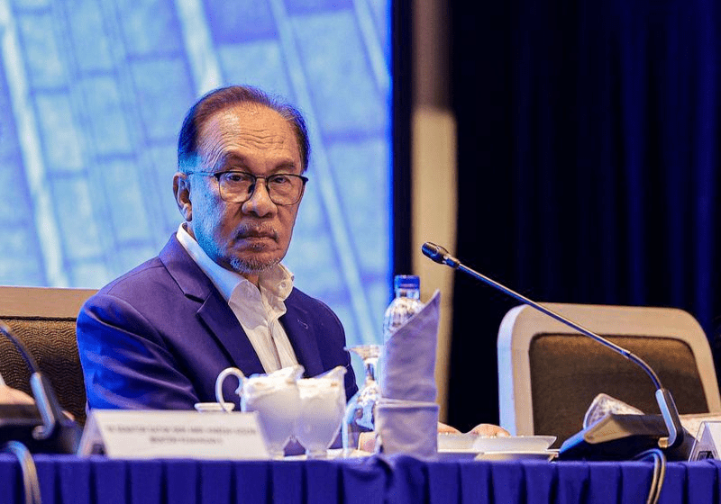 Anwar Salahkan Bersatu 6 Ahli Parlimen Kekal Kerusi Masing-Masing