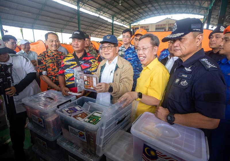 Keluarga Mangsa Tanah Runtuh di Miri Terima Bantuan RM50,000 dari Kerajaan Sarawak