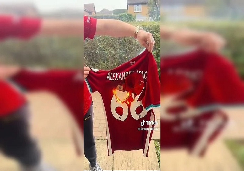 Penyokong Liverpool Bakar Jersi Alexander-Arnold Gara-Gara Spekulasi Perpindahan ke Real Madrid