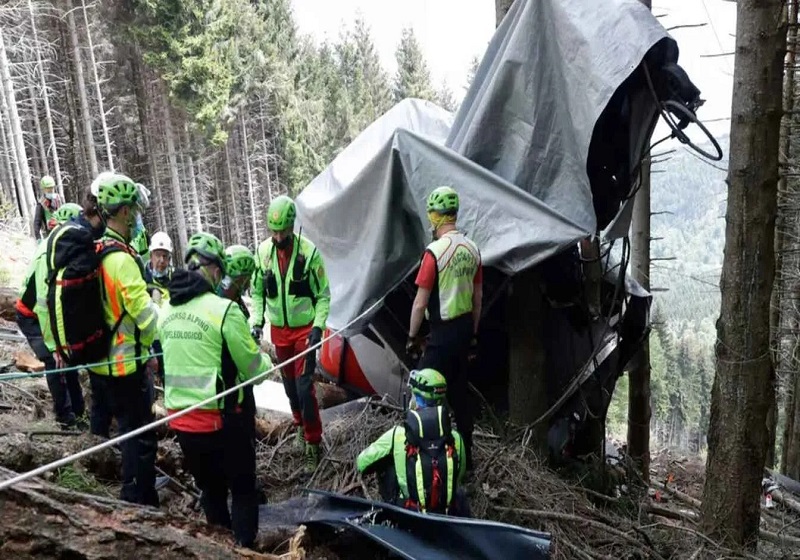 4 Terbunuh, 1 Cedera Parah Selepas Kereta Kabel Jatuh Gunung di Monte Faito