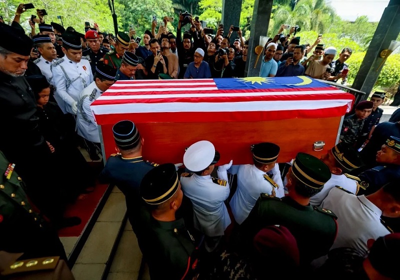 Jenazah Tun Abdullah Ahmad Badawi Disemadikan Secara Rasmi di Makam Pahlawan Masjid Negara