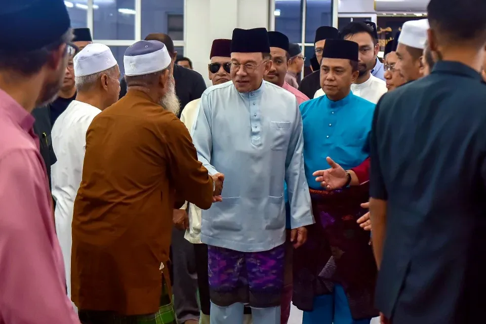 Anwar Cadang Batal Ladang Babi Di Bukit Tagar