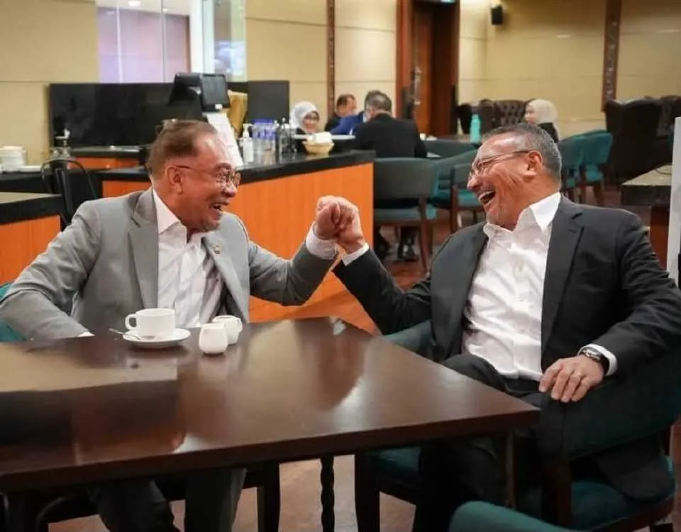 Pertemuan Hishammuddin Anwar Undang Spekulasi