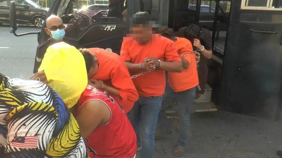 Kes Serang Polis di Pangsapuri: 3 Lelaki Disambung Reman, 5 Dibebaskan