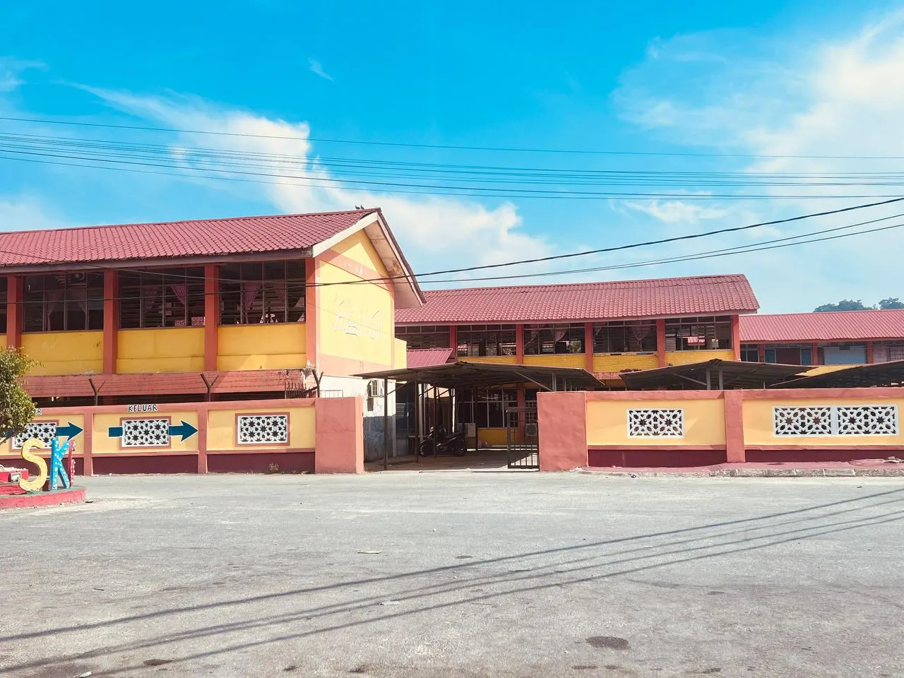 Detik Cemas Pelajar Kena Histeria Cuba Terjun Tingkat Satu Sekolah
