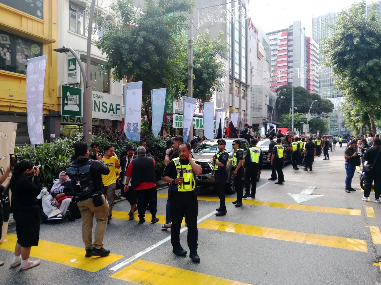 Letupan Kuat Gegar Himpunan Tangkap Azam Baki di Jalan TAR