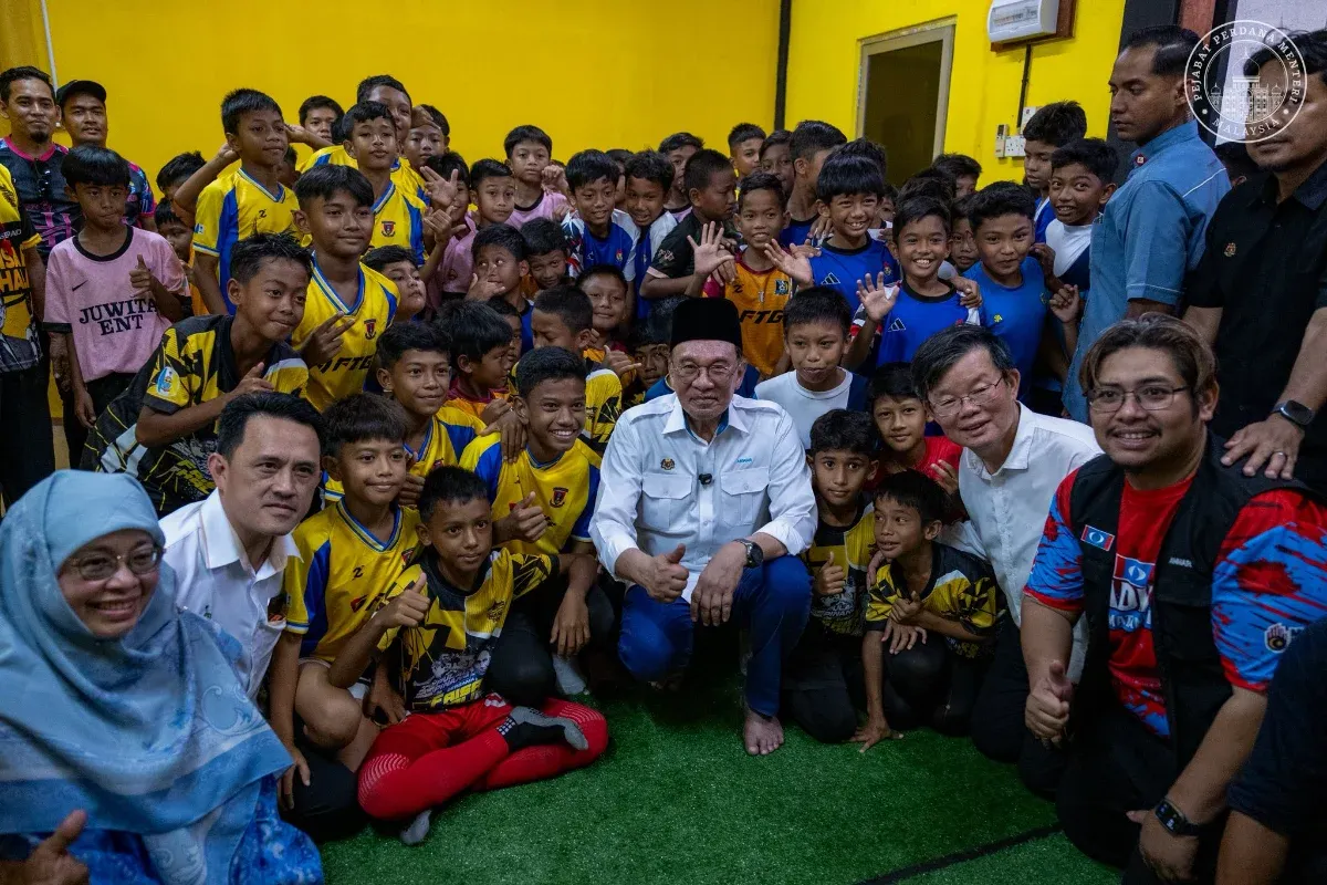 Anwar Ibrahim Lancar Akademi Bola Sepak DNA Faisal Halim di Pulau Pinang