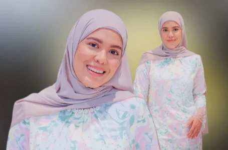 Julia Farhana tanggal tudung