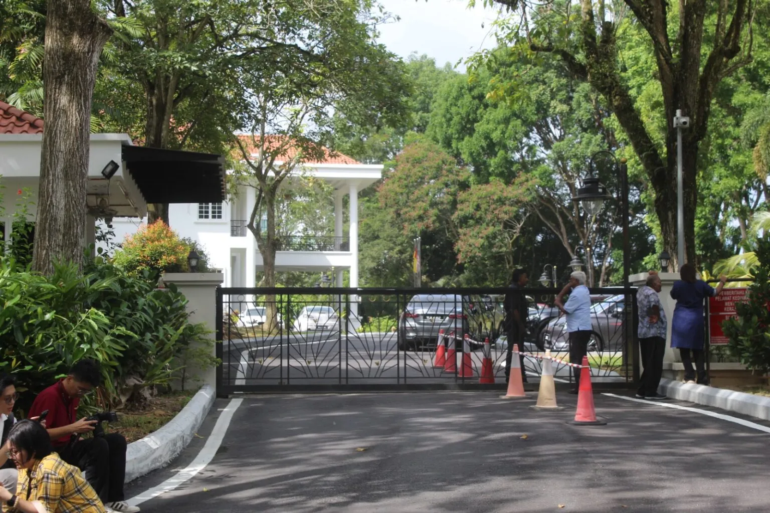 Mesyuarat Khas di Rumah MB N. Sembilan Undang Tanda Tanya