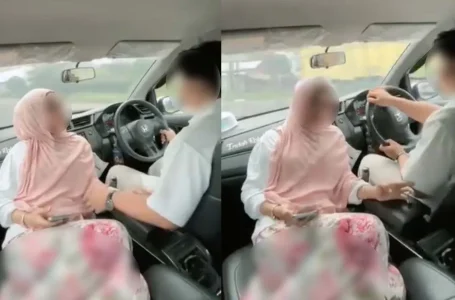 Pasangan bermanja semasa memandu