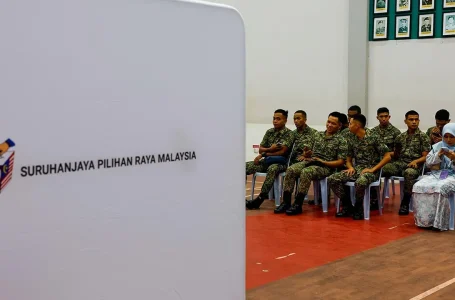 pusat undi awal ditutup
