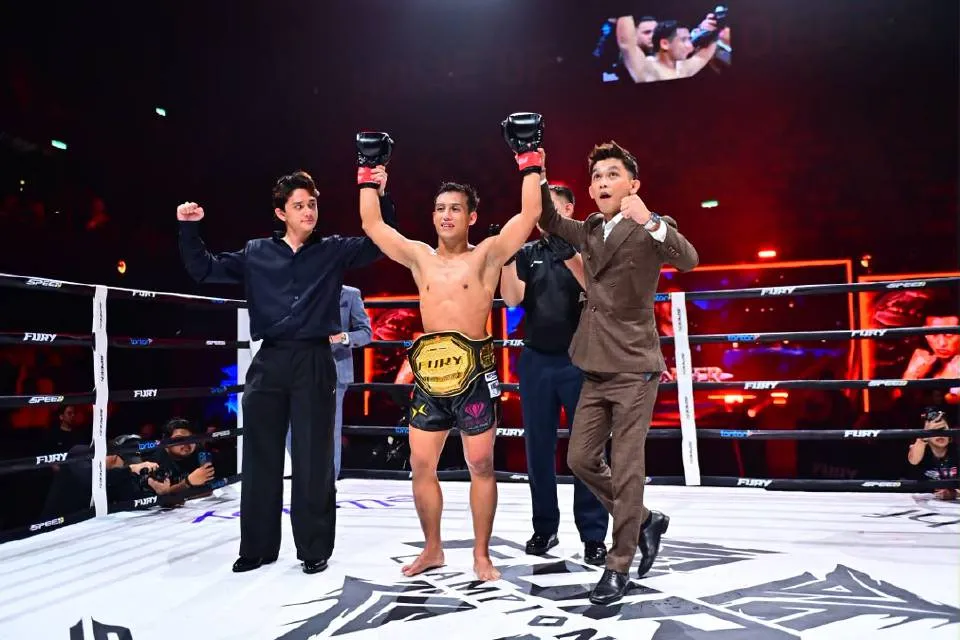 Izat Rangkul Tali Pinggang Fury Selepas Tewaskan Brian Lawitan