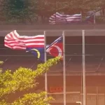pasang bendera terbalik