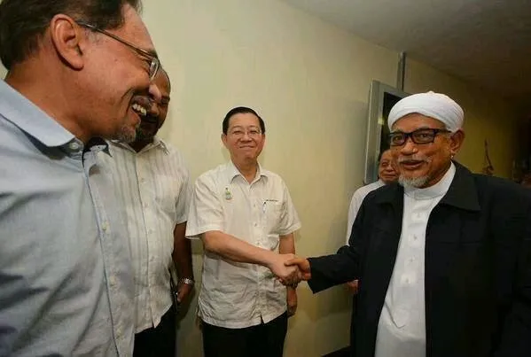 Tok Guru Haji Hadi Tak Ekstrem, Zaid Tampil Bela Presiden PAS