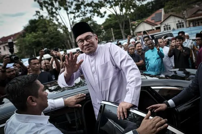 Isu Pengambilan Pekerja Asing: Anwar Serah Surat Saravanan kepada SPRM, AGC