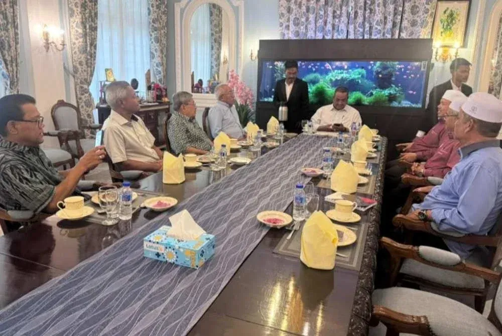 Kerjasama UMNO PAS di Kedah? Pertemuan Sanusi dan Mahdzir Curi Perhatian
