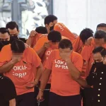baju oren OKS