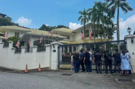 tahanan rumah Najib