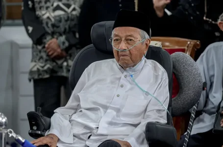 Tun Mahathir dimasukkan ke IJN