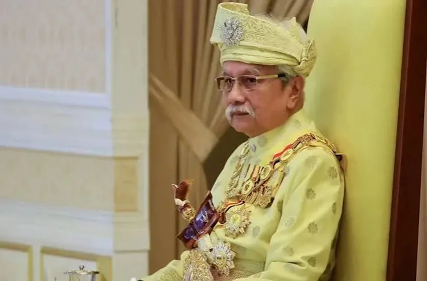 Tuanku Muhriz Terima Menghadap MB Negeri Sembilan Ketika Krisis Adat