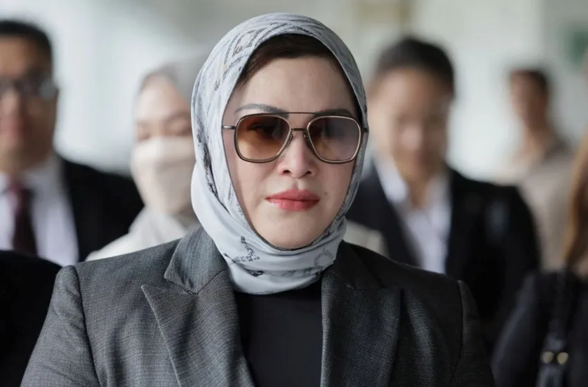 Zizie Izette Minta Kemuka Bukti Akaun RM1.17 Bilion, Berani?
