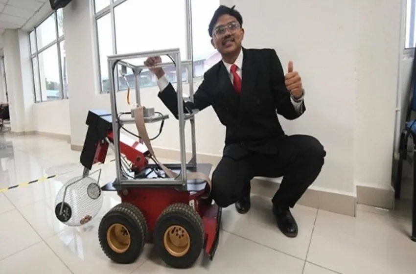 Pelajar UPM Cipta Robot Kutip Buah Sawit Relai Automatik