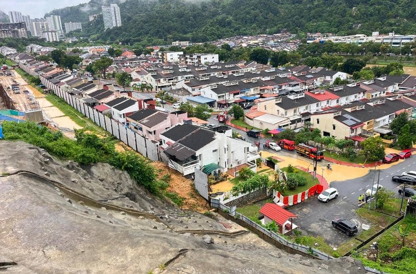 Tanah Runtuh di Paya Terubong: Penduduk Nekad Pulang Demi Haiwan Peliharaan
