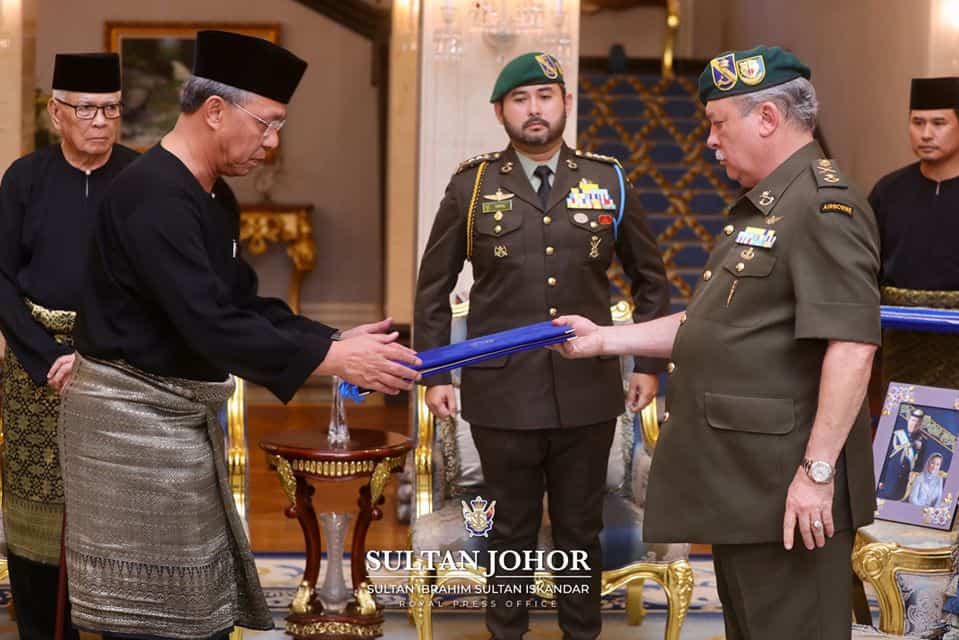 Pengerusi UMNO Johor angkat sumpah sebagai MB