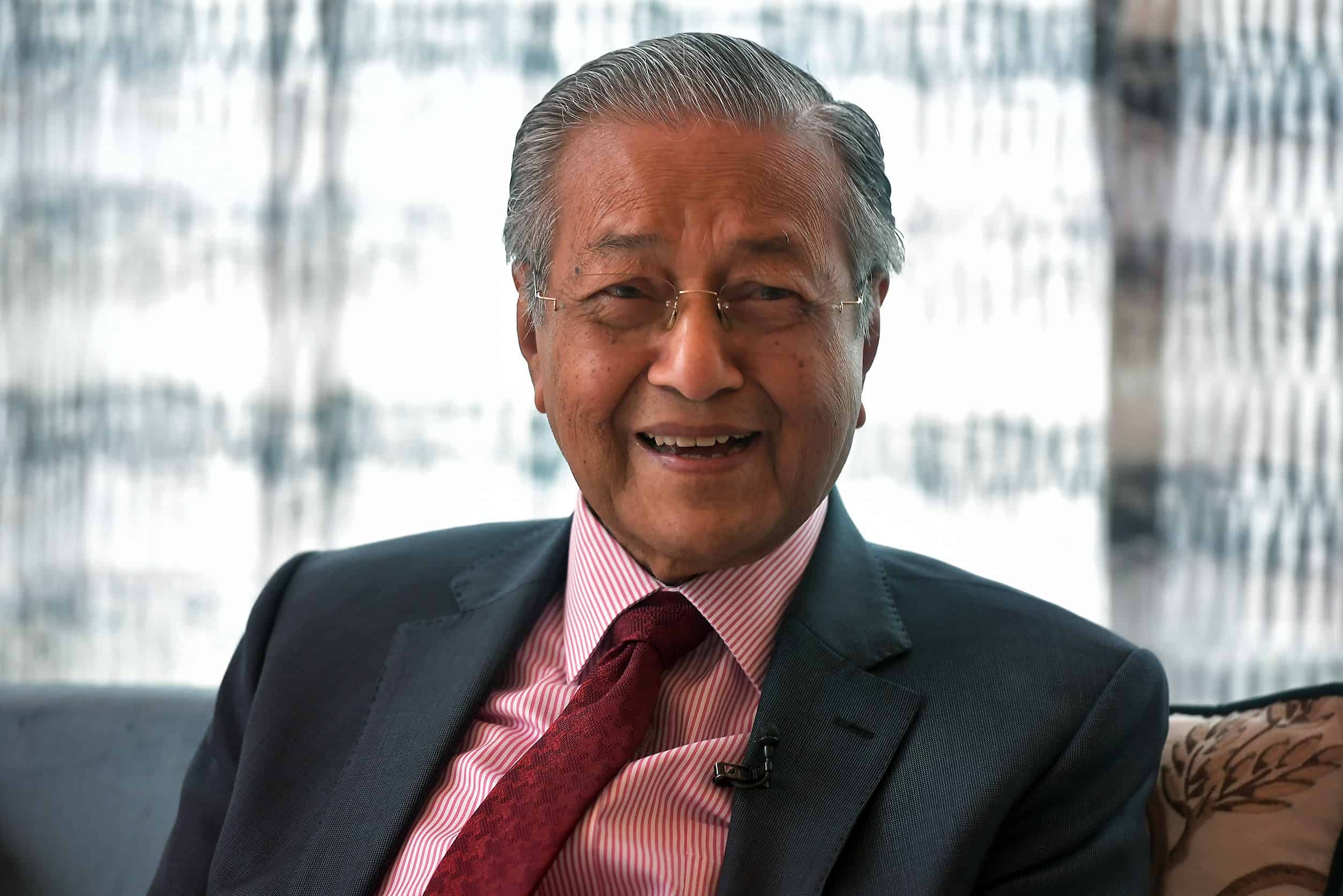 Mahathir Mohamad: Perdana Menteri Malaysia letak jawatan secara mengejut