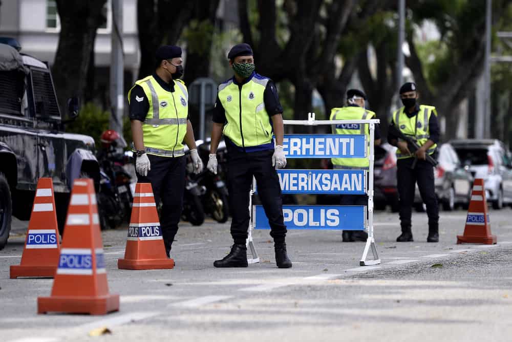 Endah Perintah Kawalan Pergerakan, rupanya tiada wang dan bekalan makanan di rumah.